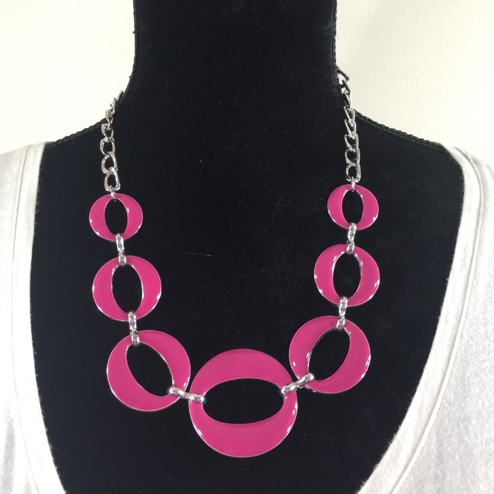 “Body Cental” Retro pink statement necklace NWT